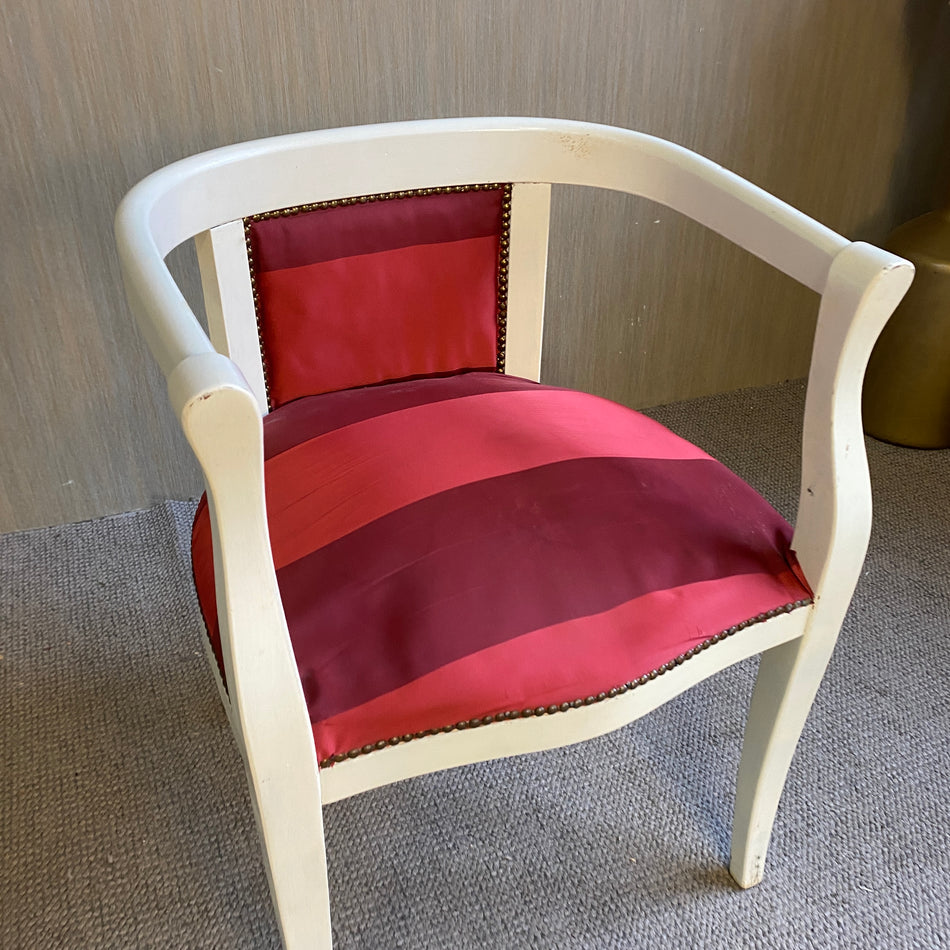Eleganter Cocktailsessel Weiß mit rotem Streifenpolster – Vintage Armlehnstuhl Stuhl gebraucht