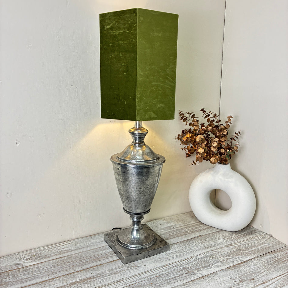 Thomas Klotz Thomas Klotz Upcycling Tischlampe Urnen-Fuß Silber & Grüner Samtschirm Unikat Lampe
