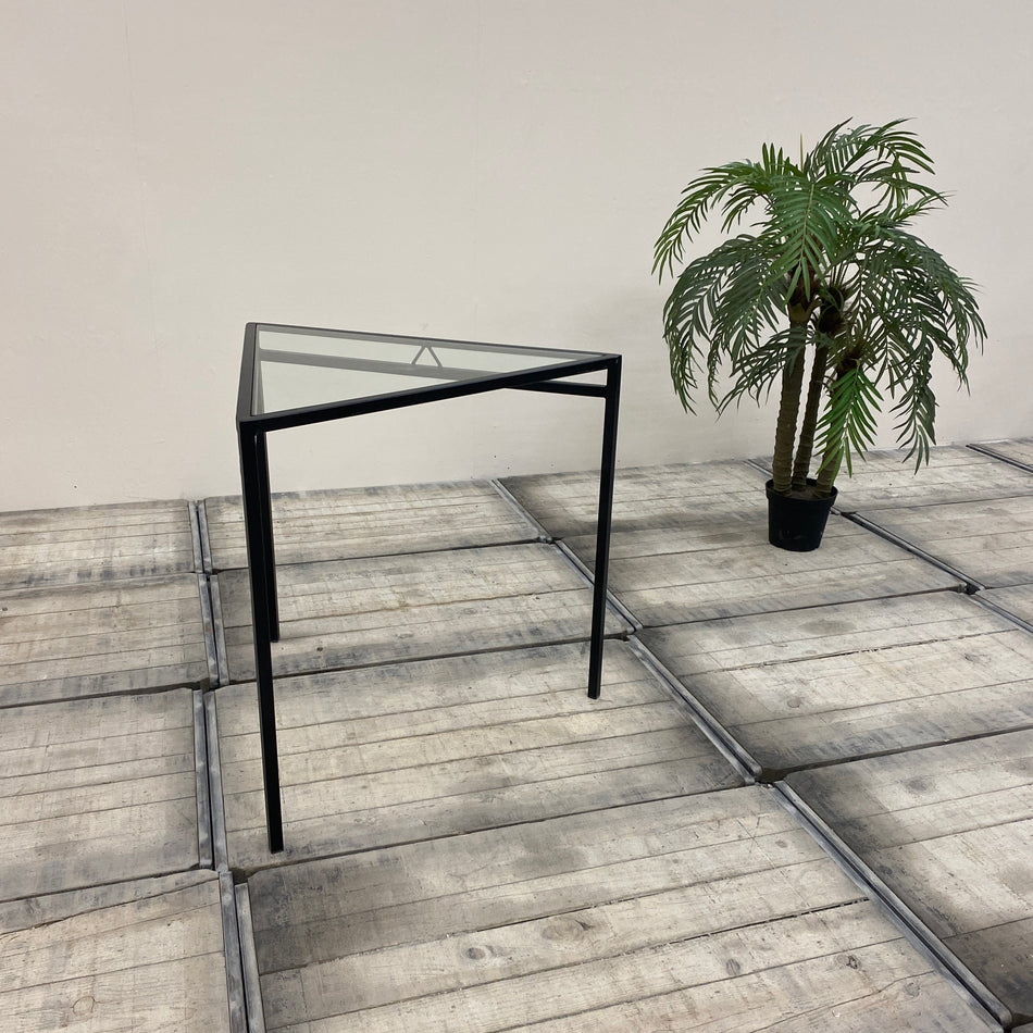 Beistelltisch schwarz Glas Eisen Tisch 60x65 Dreieckig Gebraucht