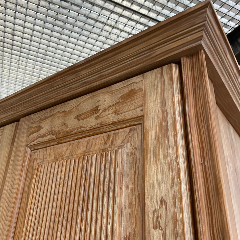 Schrank Vollholz 3 -türig mit Garderobenstange