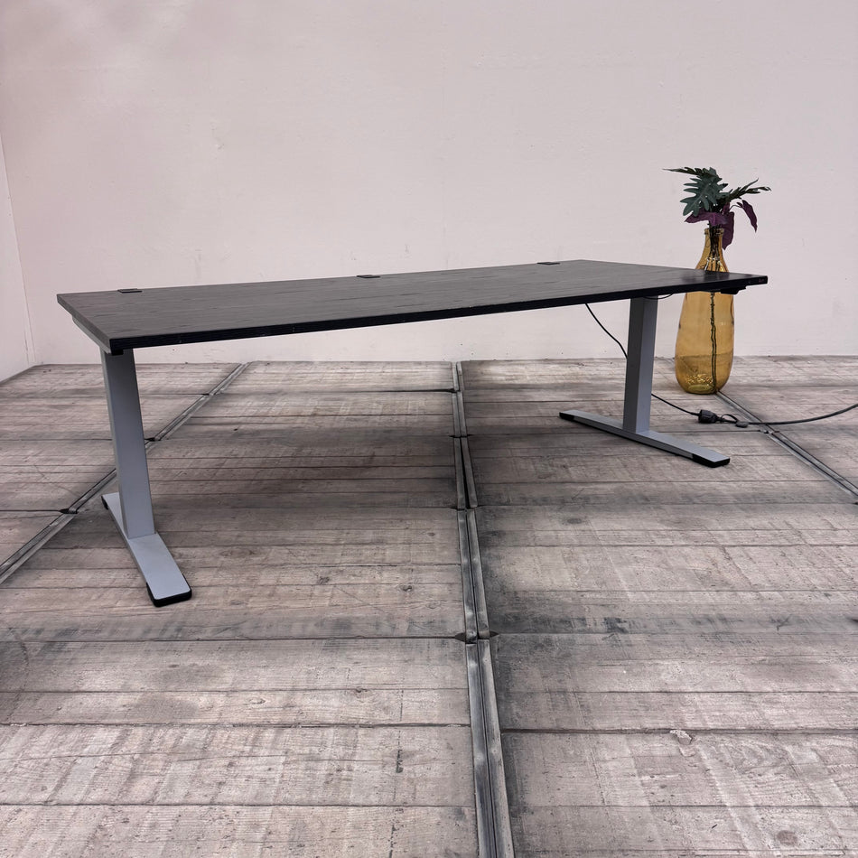 Elektrisch höhenverstellbarer OKA Schreibtisch 180x90 Anthrazit Arbeitsplatz Büro Tisch gebraucht
