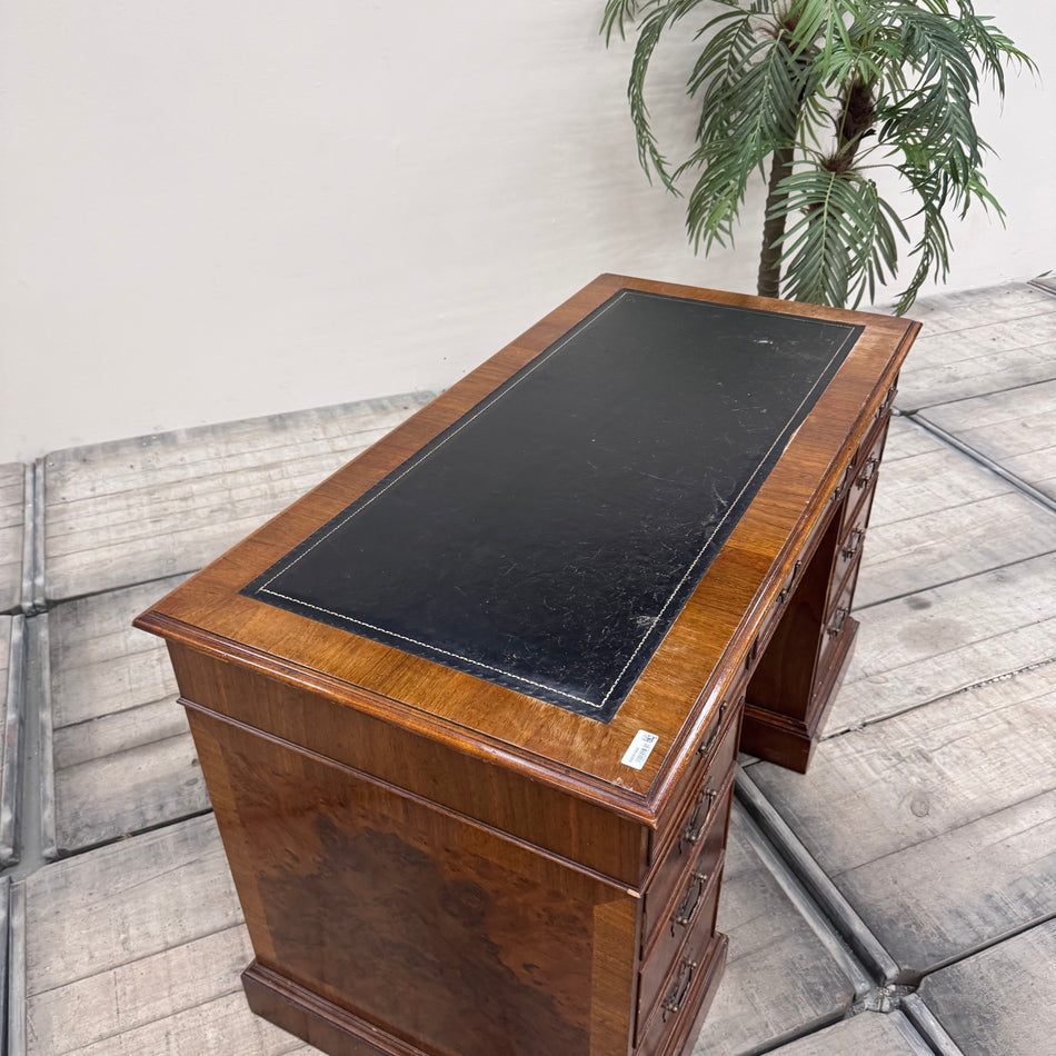 Chef Schreibtisch Wurzelholz Nussbaum Mahagoni mit Lederauflage Tisch 5-Sterne Schlosshotel 120cm