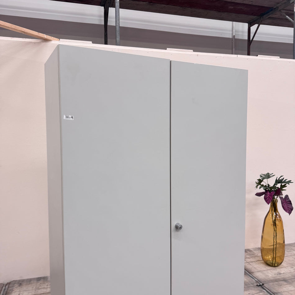 Büroschrank Kombischrank mit Regalen und Kleiderstange Schrank Gebraucht