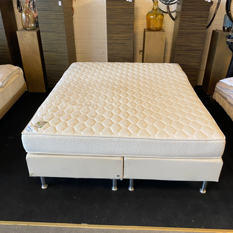 Boxspringbett gebraucht weiß 160x200 mit Matratze Federkern