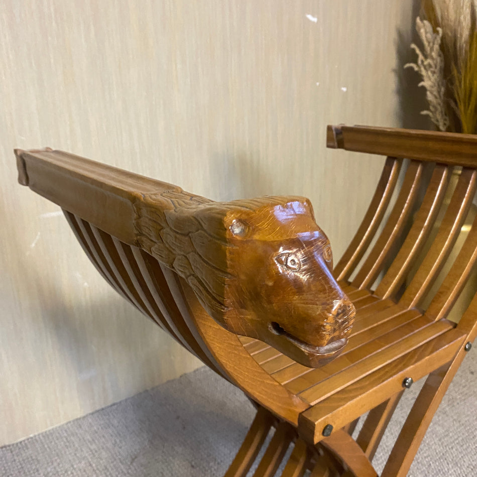 Antiker Savonarola Stuhl aus Holz mit Löwenkopfdetails – dekorativer Historik Stuhl gebraucht