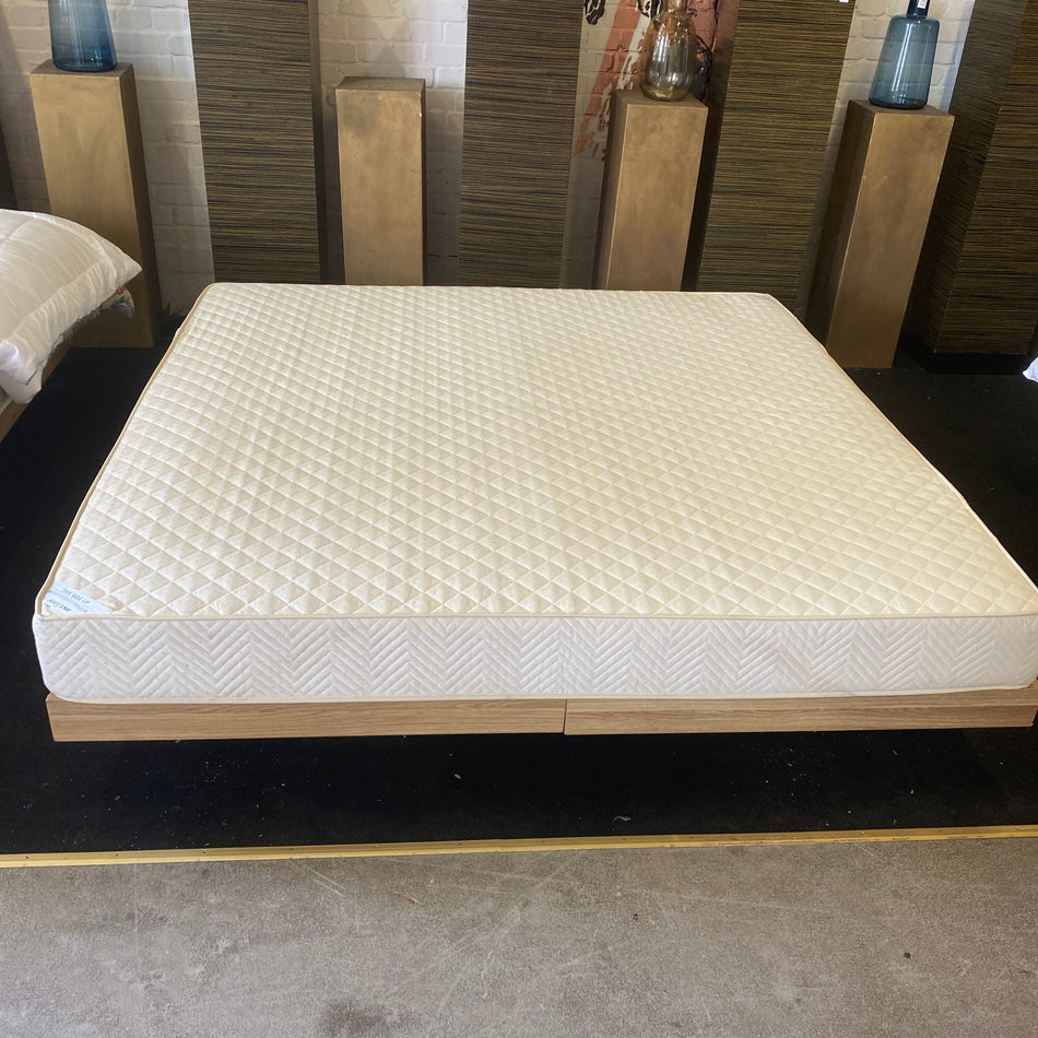 Holzbett Bett mit Matratze 200x200 Doppelbett
