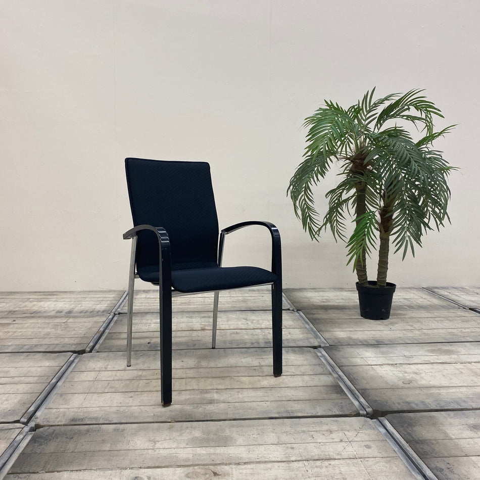 Brunner Armlehnstuhl schwarz Stapelstuhl Designer Stuhl Gebraucht