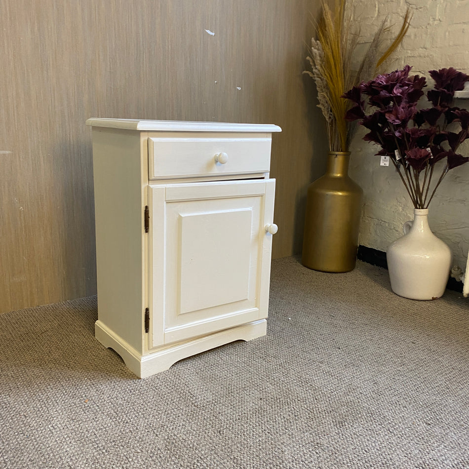 Weißer Nachttisch mit Schublade und Türfach – Tisch gebraucht