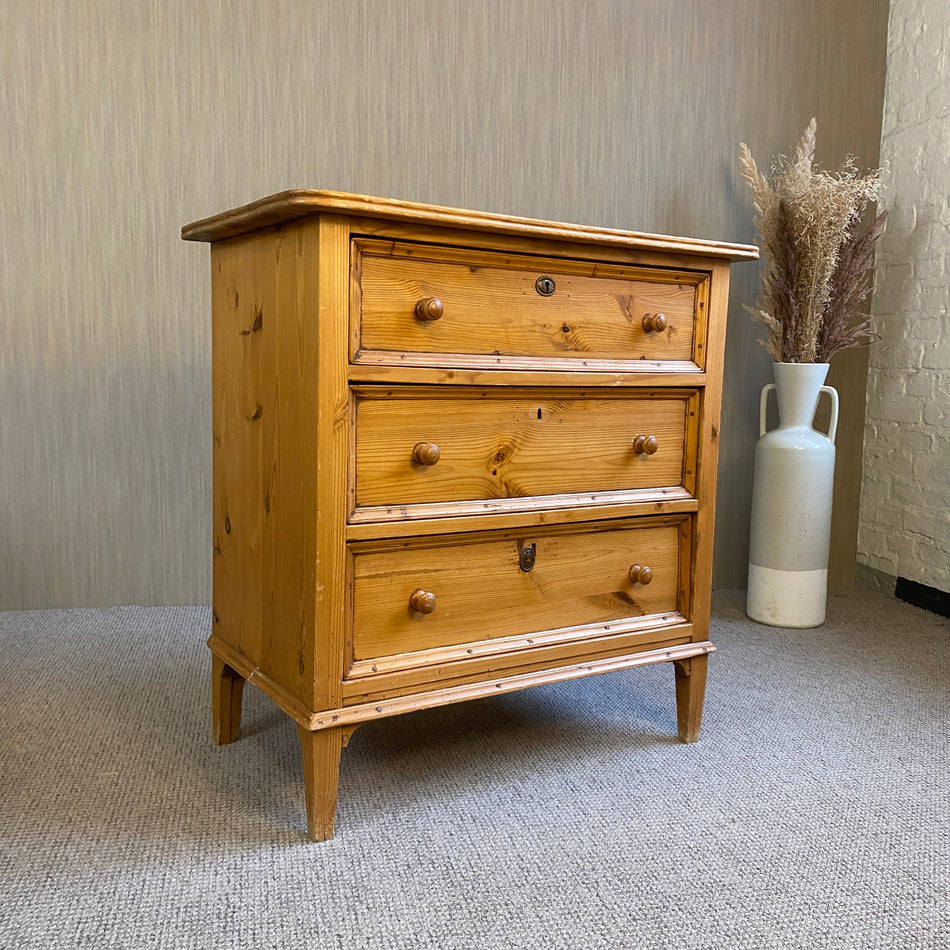 Kommode antik Weichholz massiv Schublade Schrank