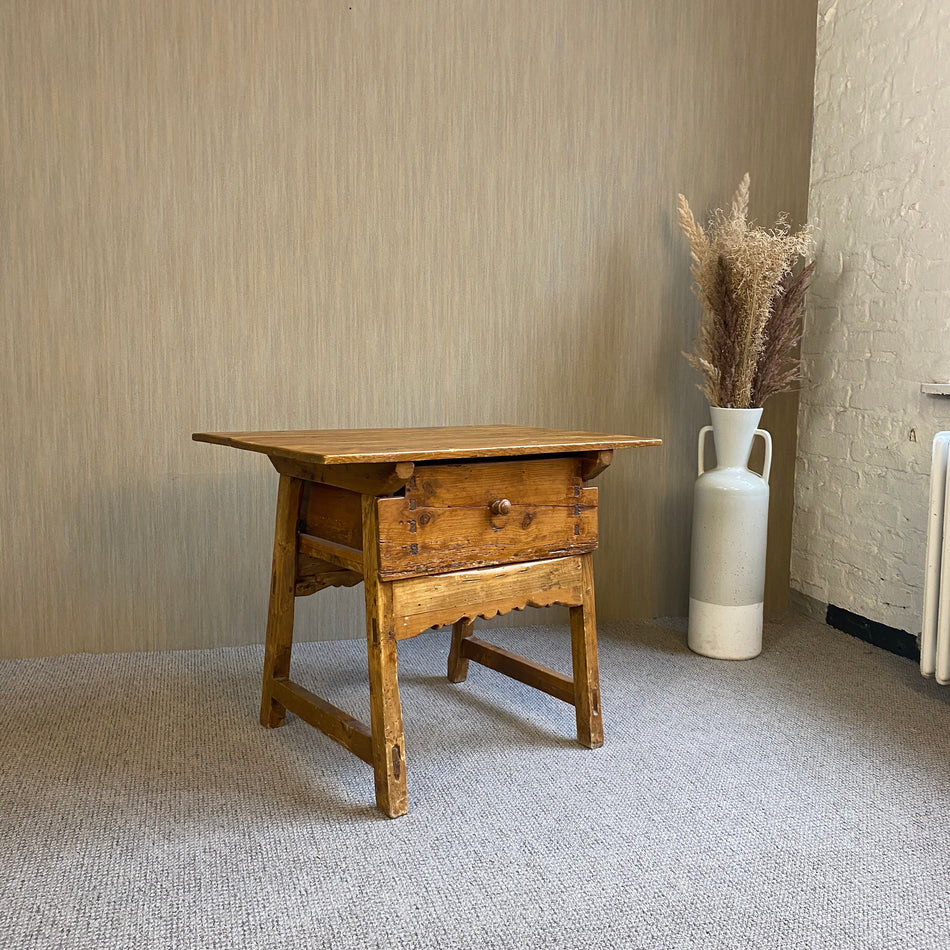 Bauernstil Beistelltisch antik Weichholz massiv vintage Tisch mit Schublade