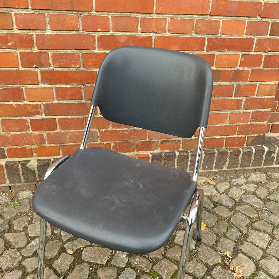 Helmut Starke Stuhl grau Kunststoff Stapelstuhl