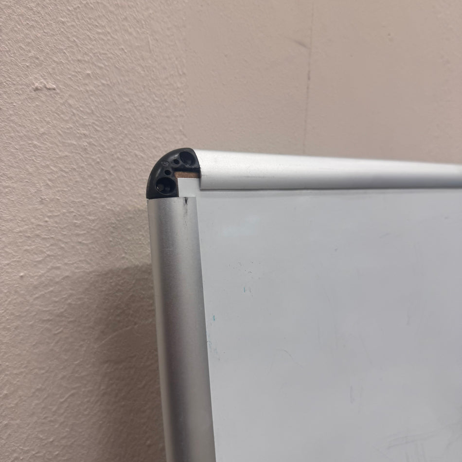 Whiteboard 90x120 Schreibtafel Weiß Metallrahmen Magnetisch Bürobedarf Gebraucht