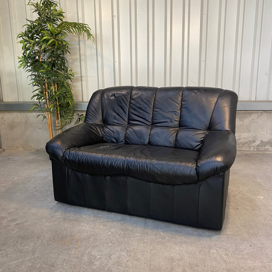 Schwarzes Leder Zweisitzer Sofa – Sofa gebraucht