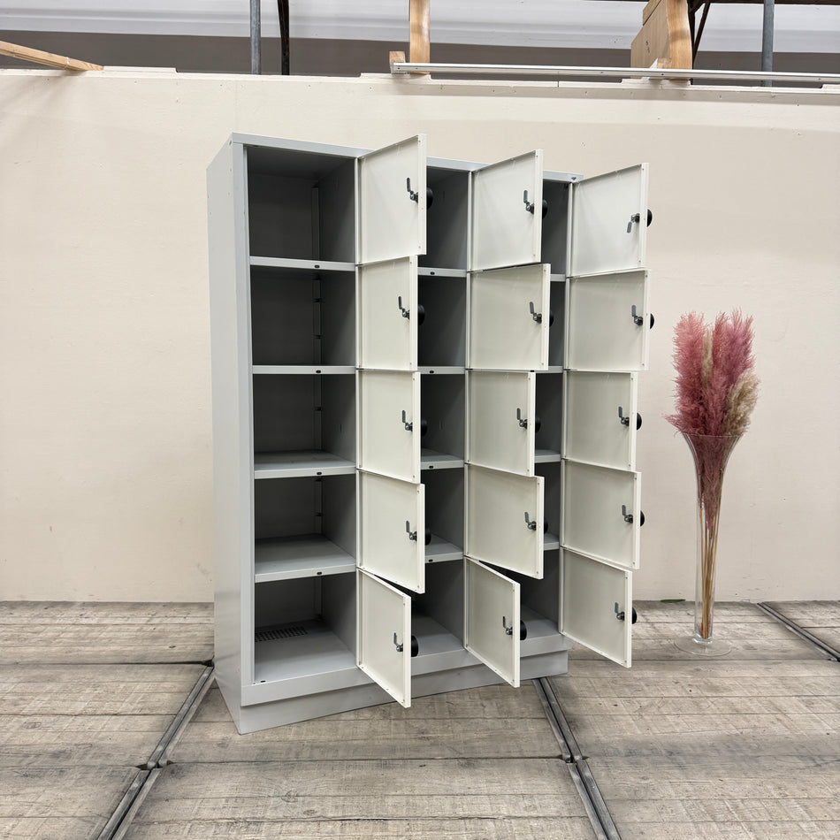 C+P Schließfachschrank Fächerschrank Locker Metall Lichtgrau Spind Schrank Gebraucht