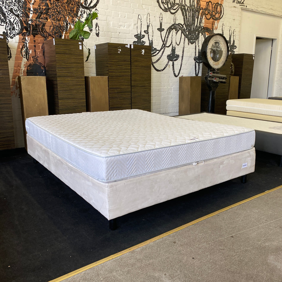 Boxspringbett gebraucht grau 160x200 inkl Matratze