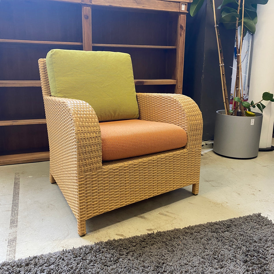 Outdoor Rattan Armlehnsessel gebraucht orange grün hell Sessel