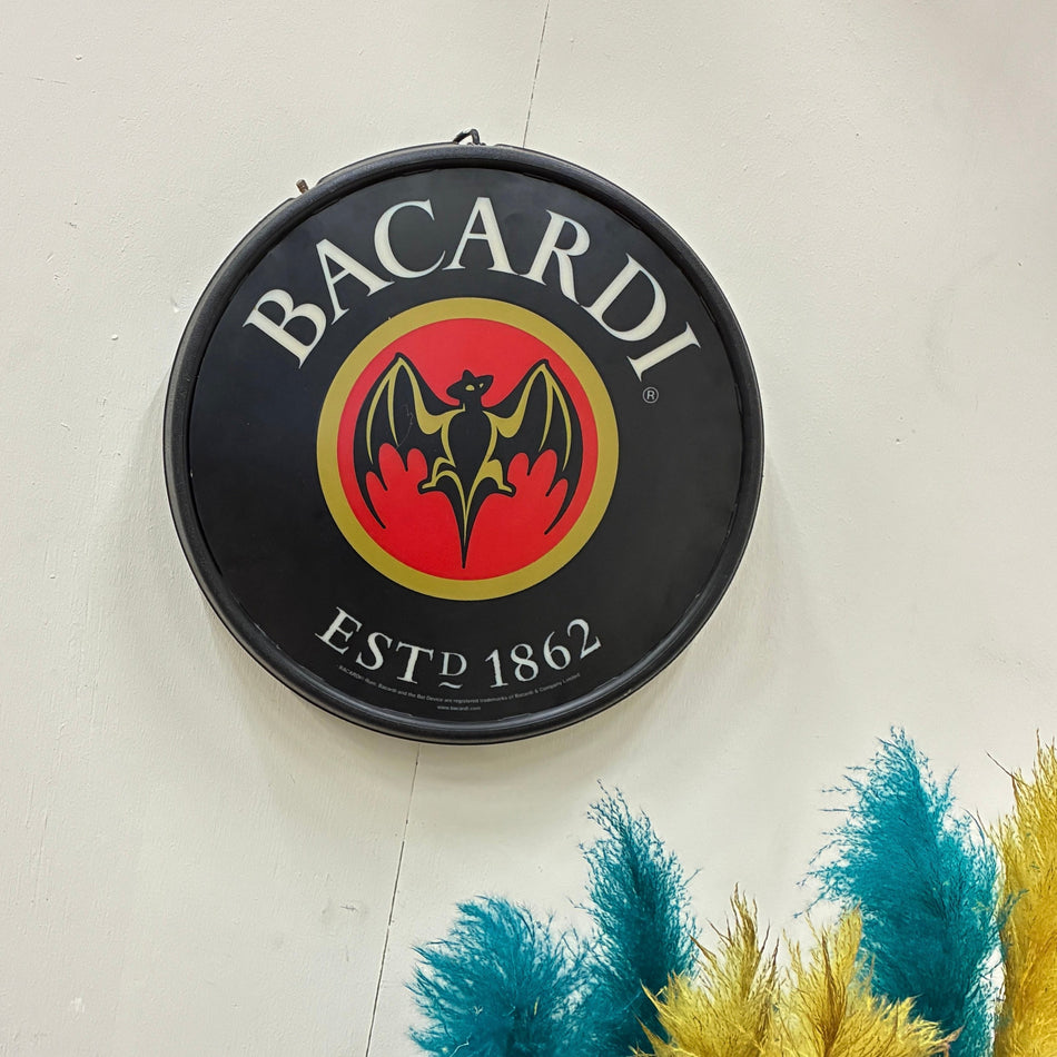 Leuchtreklame Bacardi Leuchtschild Schwarz Rot Gelb Kunststoff Metall Wandlampe Vintage
