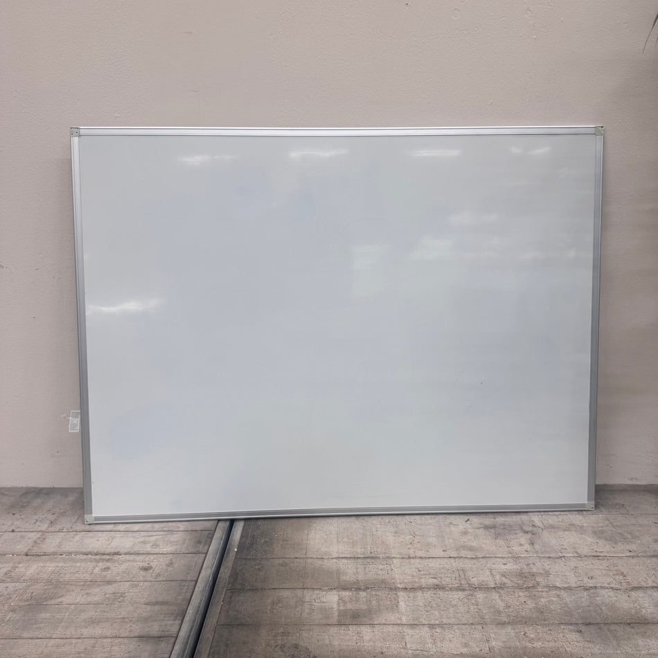 Whiteboard 90x120 Schreibtafel Weiß Metallrahmen Magnetisch Bürobedarf Gebraucht