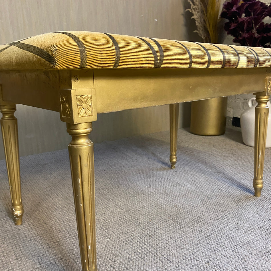 Elegante Polsterbank aus Holz mit goldenen Details & Streifenbezug Bank gebraucht