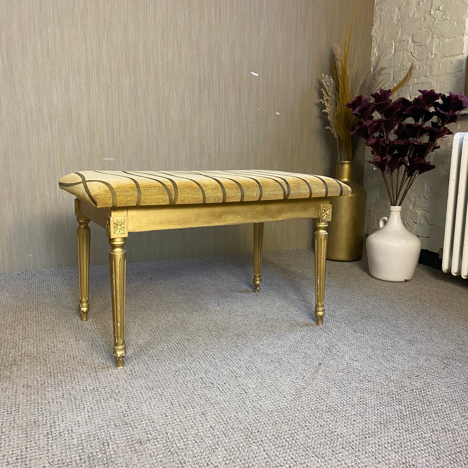 Elegante Polsterbank aus Holz mit goldenen Details & Streifenbezug Bank gebraucht