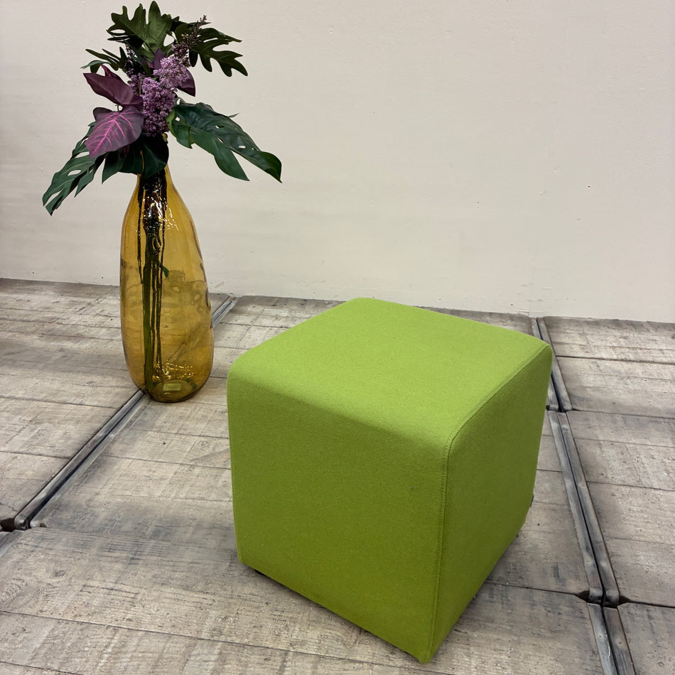 Werner Works Sitzwürfel Sitzpouf Apfelgrün Grün Hocker Gebraucht
