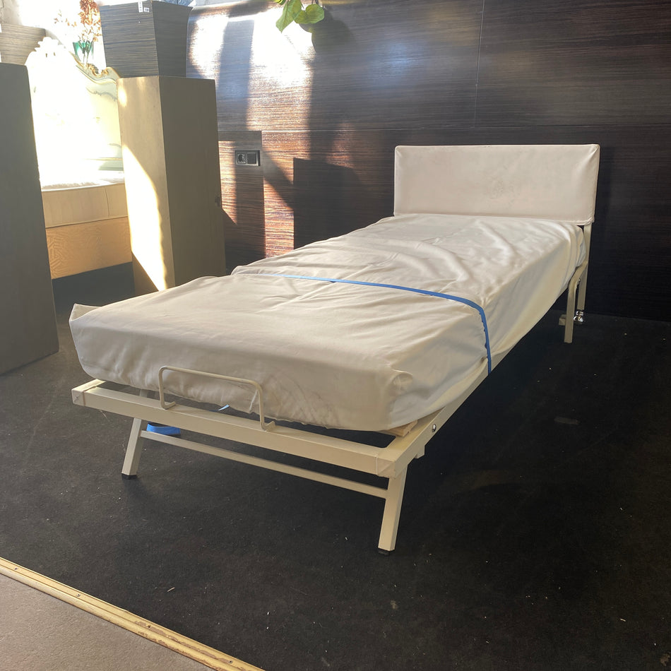 Zustellbett weiß 80x185 Metall Klappbett Bett gebraucht