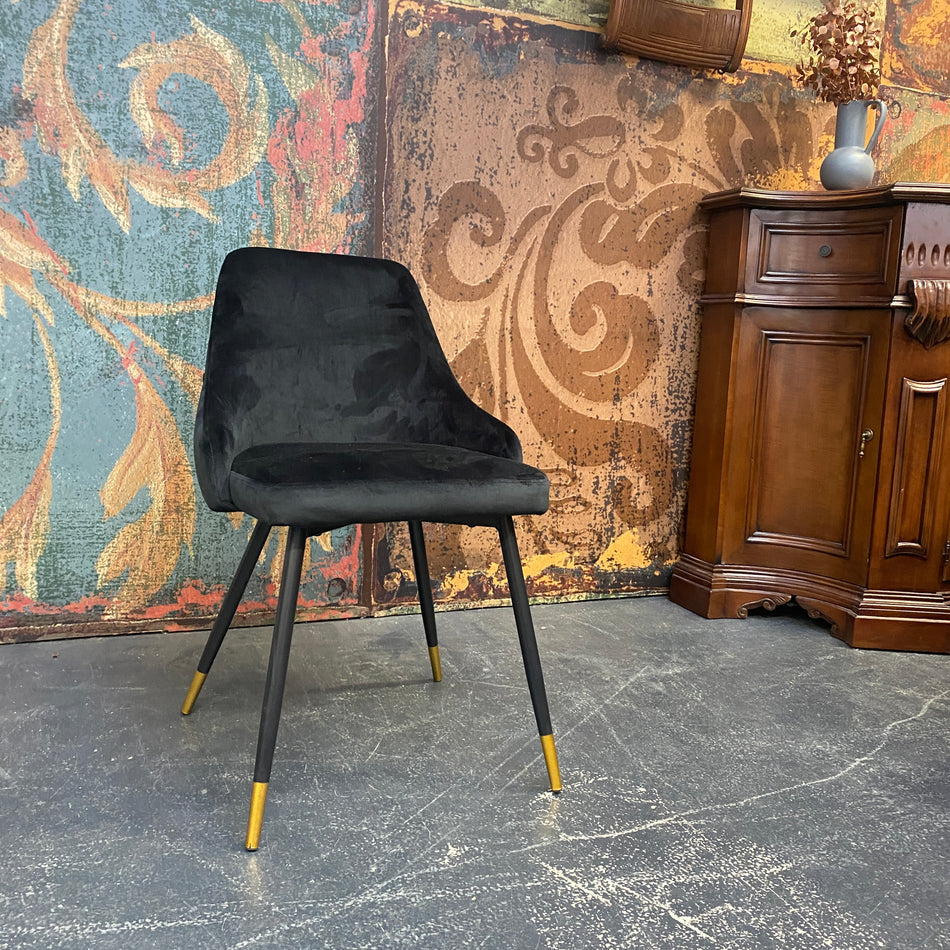 Schwarzer Samtstuhl mit Golddetails – moderner Polsterstuhl - Stuhlgebraucht
