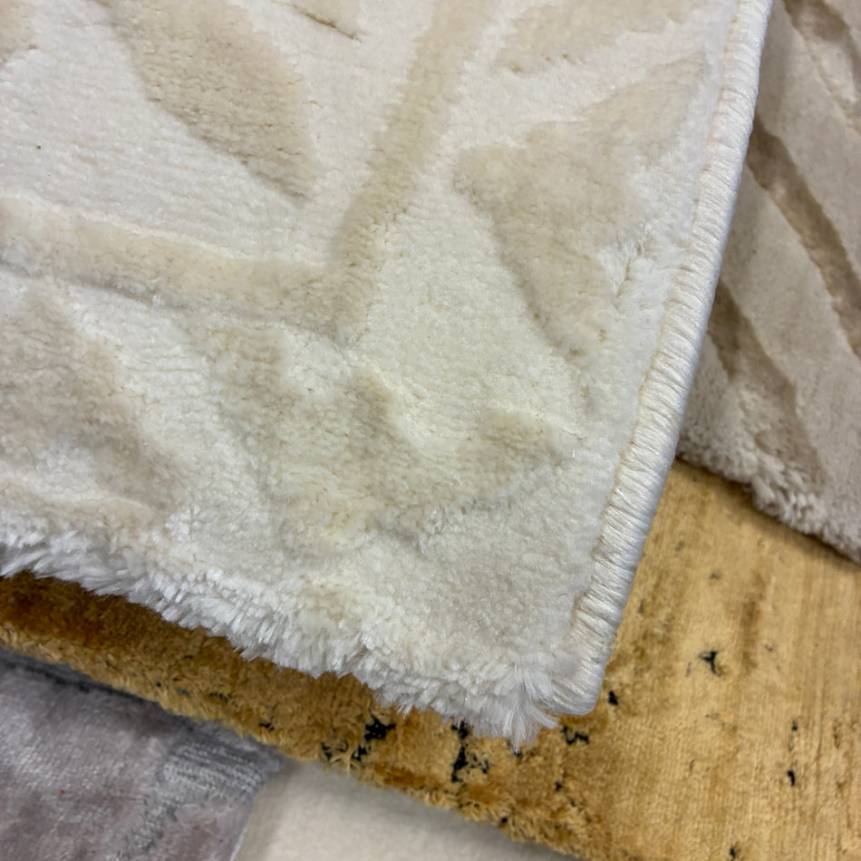 Eleganter Teppich in Creme mit Muster – Neuware – 150 x 210cm