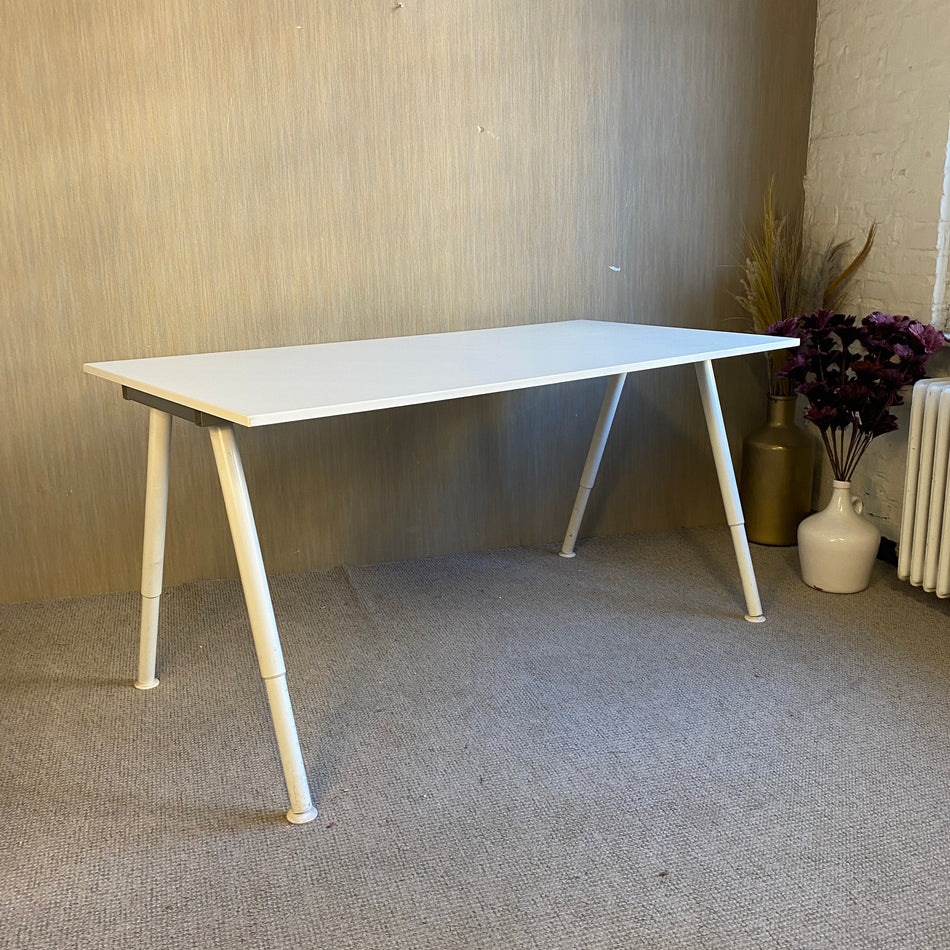 IKEA GALANT Schreibtisch Weiß – Höhenverstellbare Tischbeine – Stabiler Bürotisch – Tisch gebraucht