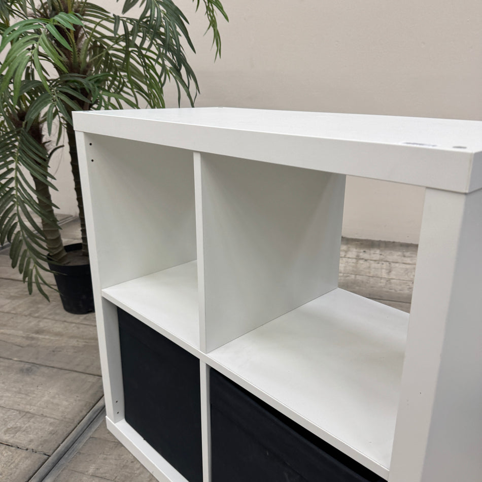 IKEA Kallax Regal 2x2 Würfelregal Weiß mit 2 Drona Stoffboxen Schwarz Gebraucht