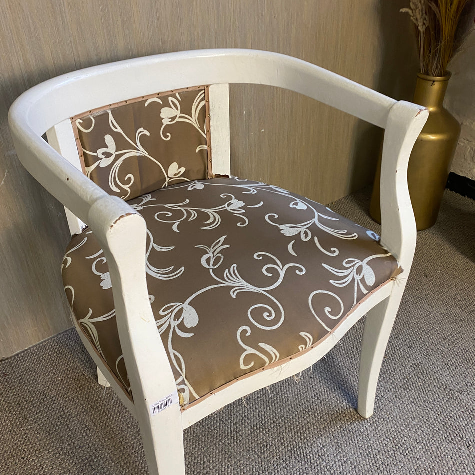 Eleganter weißer Cocktailsessel mit floralem Stoffbezug – stilvoller Retro Sessel gebraucht