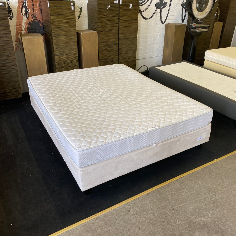Boxspringbett gebraucht grau 160x200 inkl Matratze