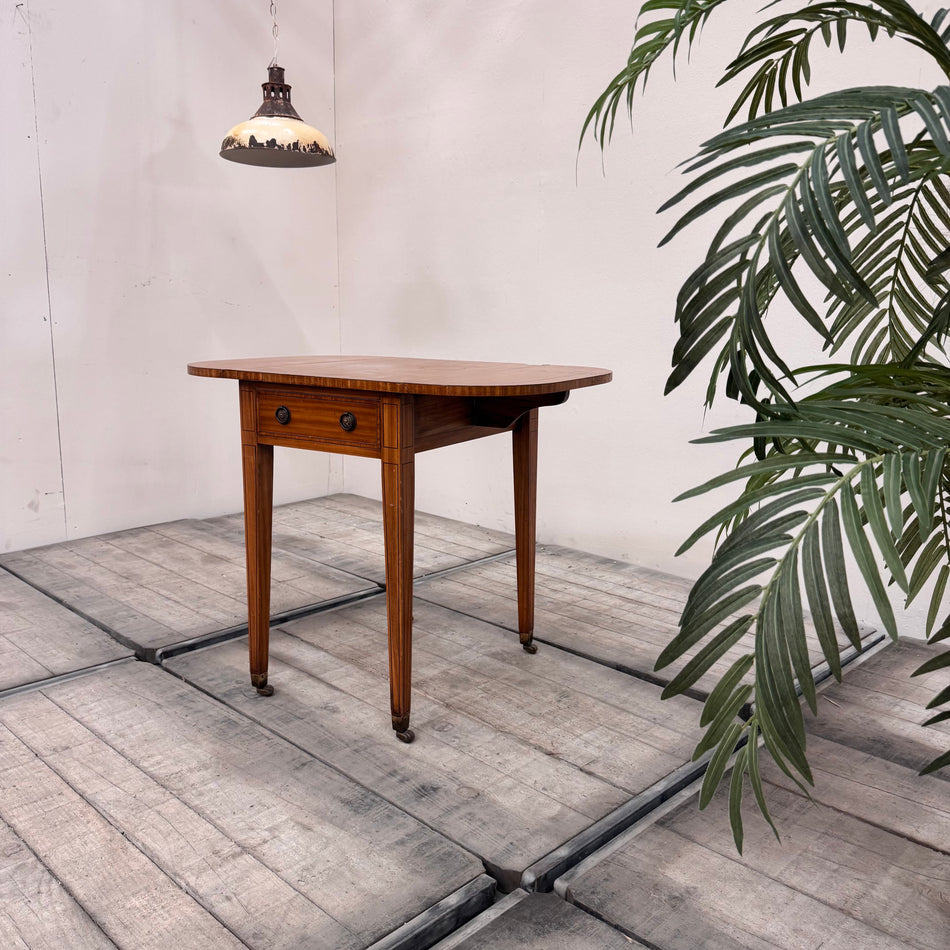 Eleganter Biedermeier-Klapptisch in Mahagoni Tisch 5-Sterne Schlosshotel