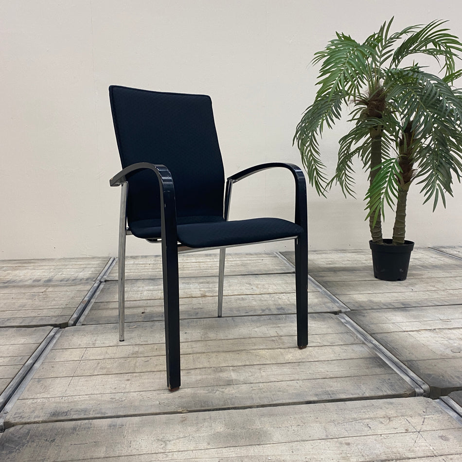 Brunner Armlehnstuhl schwarz Stapelstuhl Designer Stuhl Gebraucht