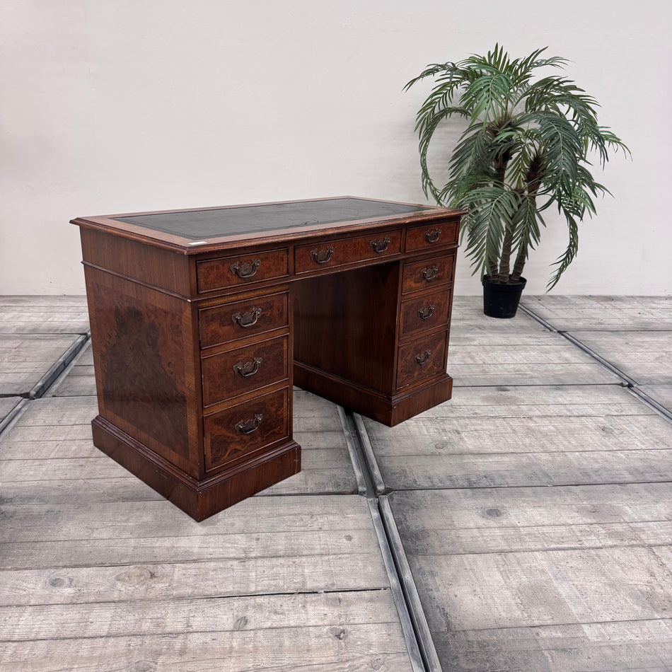 Chef Schreibtisch Wurzelholz Nussbaum Mahagoni mit Lederauflage Tisch 5-Sterne Schlosshotel 120cm