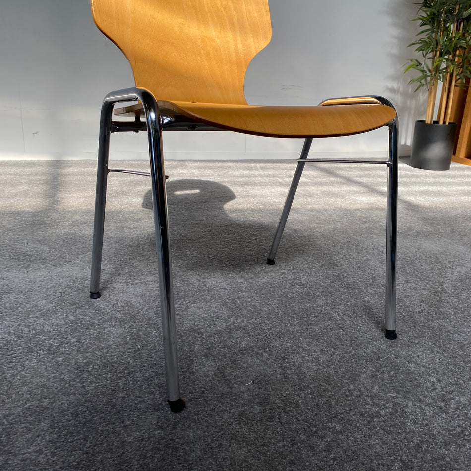 Stapelstuhl gebraucht braun Holz Stuhl