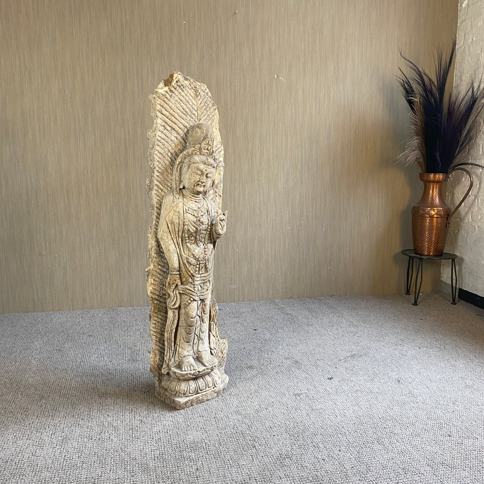 Guanyin Skultpur antik creme grauer Schist Patina 120cm Deko