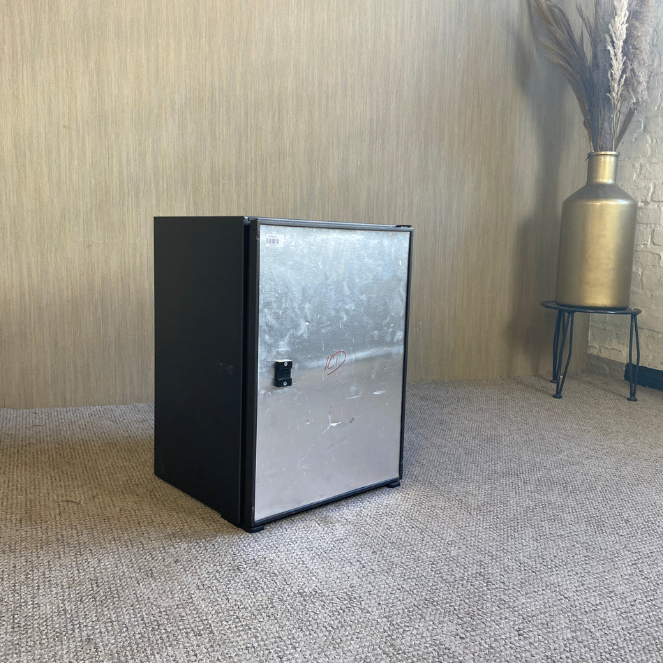 Dometic Minibar gebraucht silbern schwarz Hotelkühlschrank