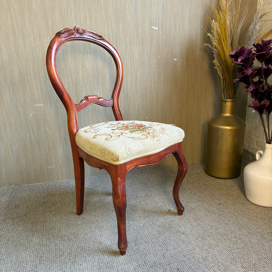 Antiker Gründerzeit Stuhl aus Holz mit floraler Polsterung – Vintage Stuhl gebraucht