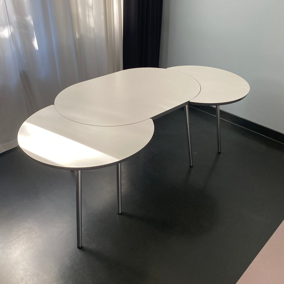 Designer Tisch gebraucht weiß 195cm schwenkbare Platte Skandinavischer Stil aus Design-Hotel
