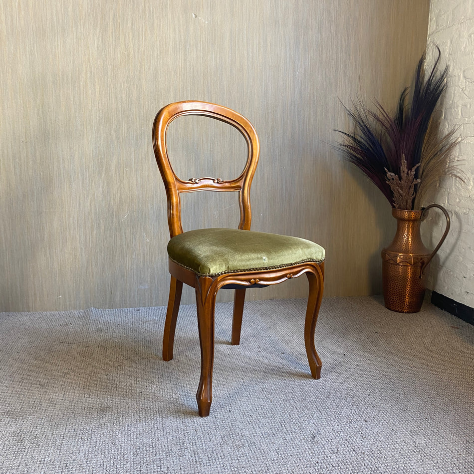 Antiker Stuhl Nussbaum Holz im Biedermeier Stil