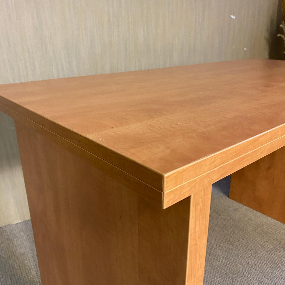 Holz Schreibtisch in Kirschoptik – kompakter Arbeitstisch Tisch gebraucht