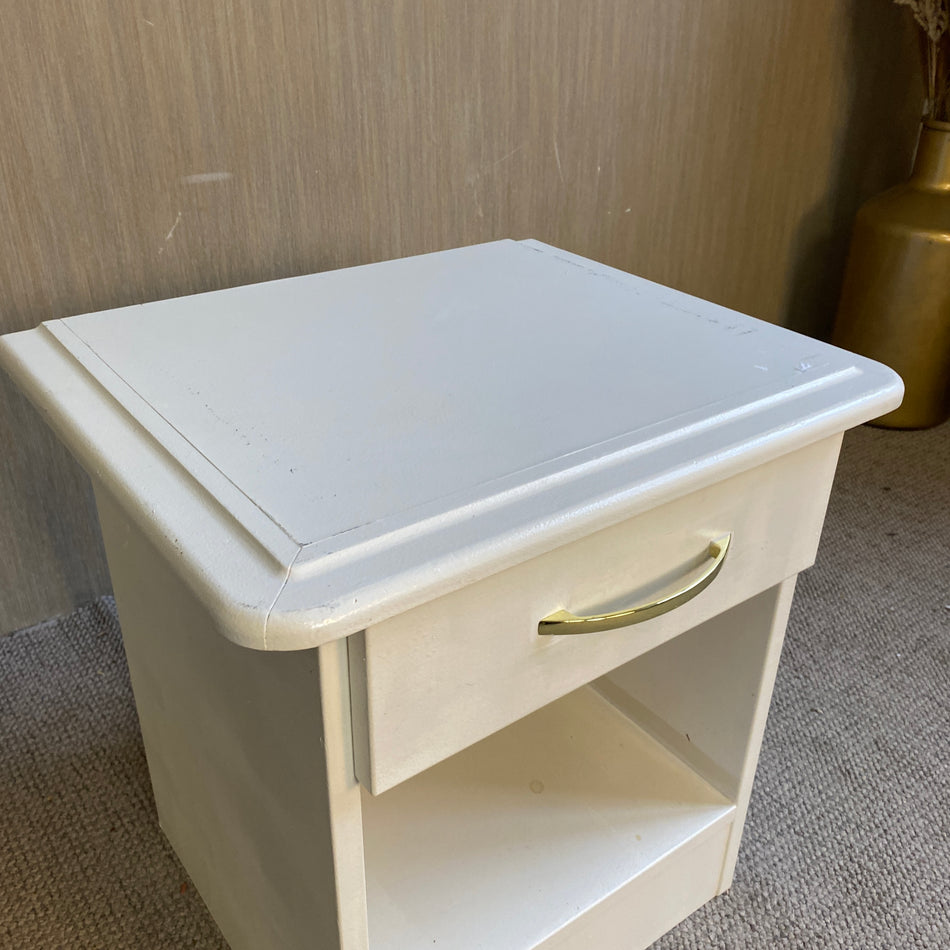 Weißer Nachttisch im klassischen Stil mit Schublade – praktischer Beistelltisch - Tisch gebraucht