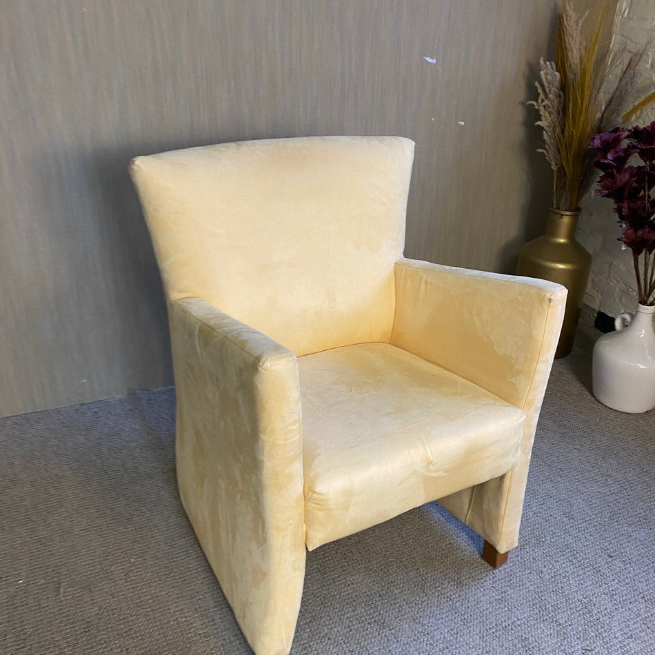 Gelber Polster-Armlehnstuhl / Clubsessel – gemütlicher Vintage Sessel – Sessel gebraucht