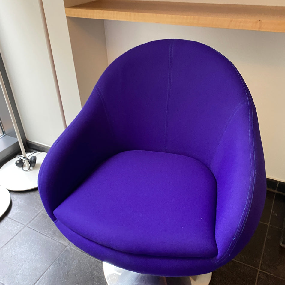 Loungesessel gebraucht lila Stoffpolsterung drehbar Sessel