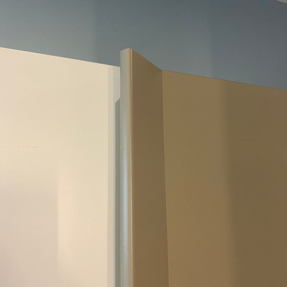 Kleiderschrank gebraucht weiß grau 2-türig Garderobenstange Fächer 200cm