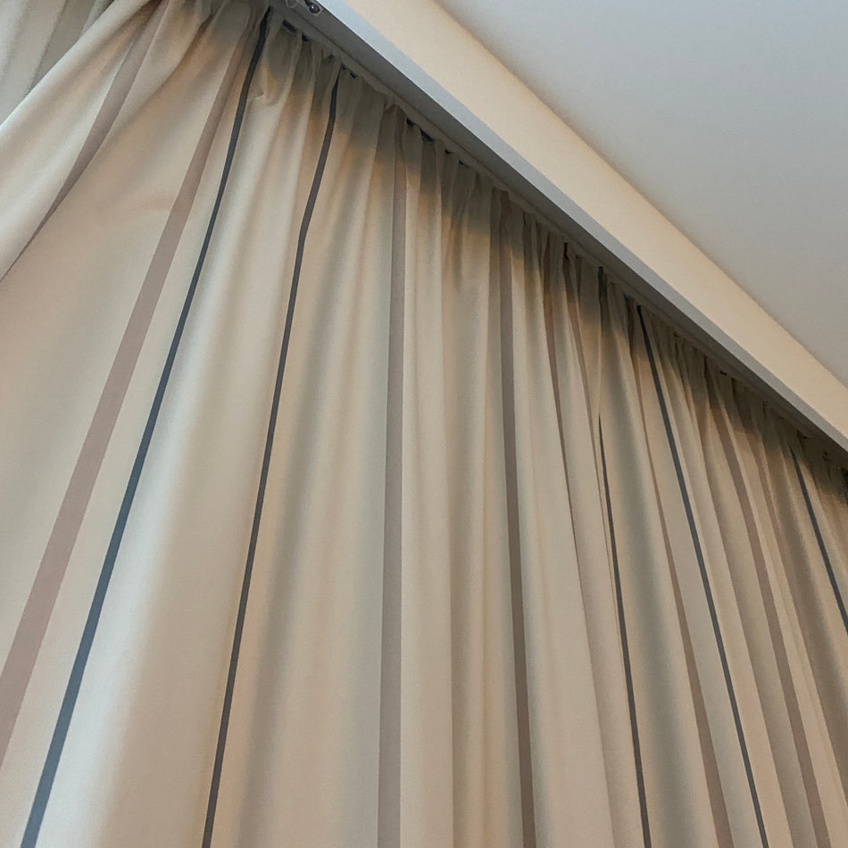 Gardine Vorhang Verdunkler gebraucht 260x200 altweiß mit Streifen