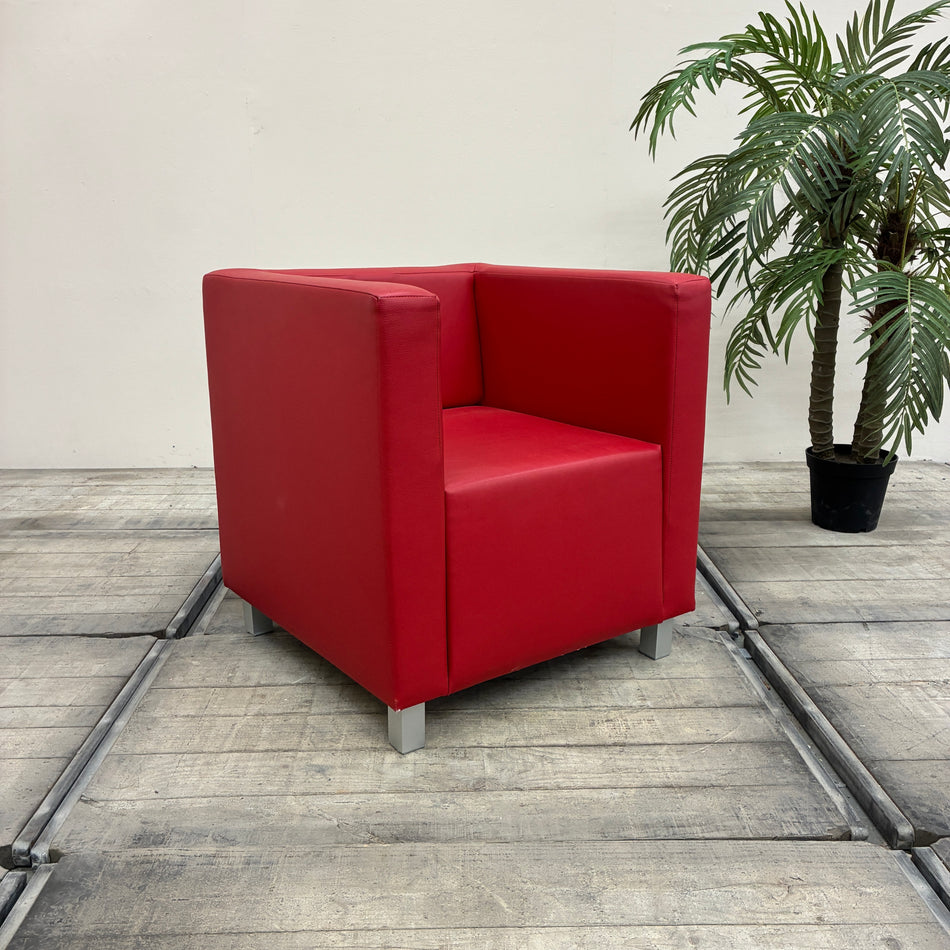 Cubesessel Rot Kunstleder Loungesessel Warteraum-Möbel Sessel Gebraucht