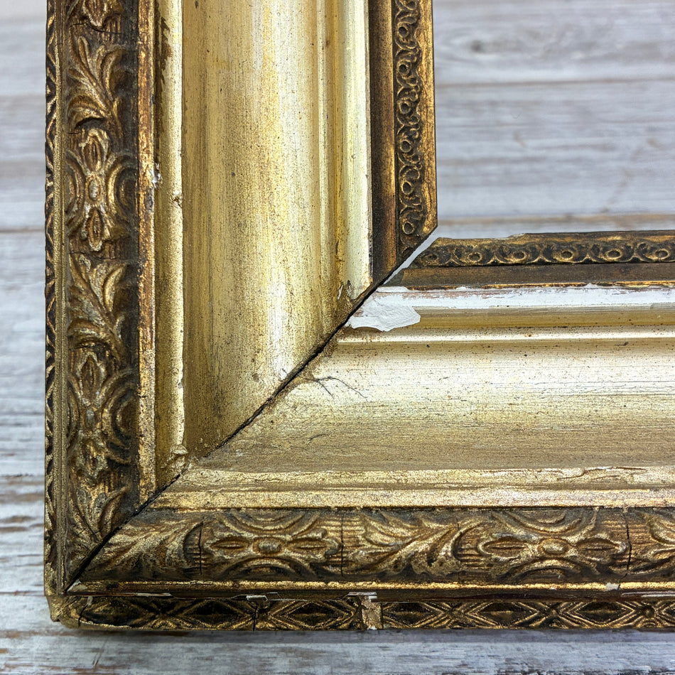 Antiker Bilderrahmen mit historischem Etikett Golden Holz Gebraucht