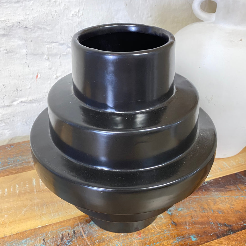 Vase gestuft schwarz Keramik 20cm Blumenvase
